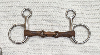 4.5" Hanging cheek / baucher snaffle, sweet iron mouthpiece with copper lozenge (2226)